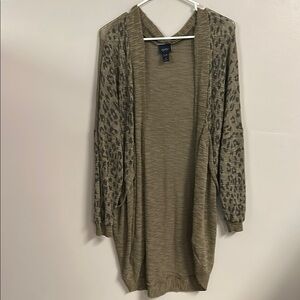 Stylish Tan Leopard Print Sweater